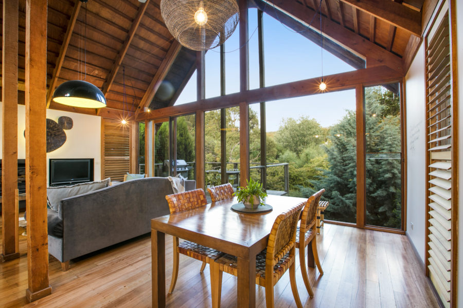 5_MINERAL_SPRINGS_2407 Dining in a beautiful open plan living area